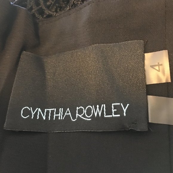 ᑕYᑎTᕼIᗩ ᖇOᗯᒪEY Sleeveless Lace-Mesh-Overlay Midi Dress - Picture 11 of 12